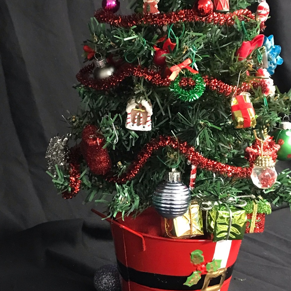 Table top Christmas tree 18” tall prelit and decorated! - Picture 6 of 9